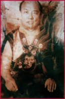 十六世大-宝-法-王修法时的灵异照片六臂玛哈嘎拉的形象，在他胸中显现.jpg.jpg