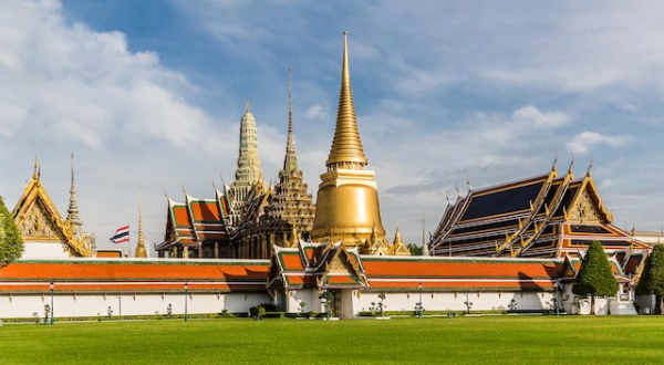 2560px-Wat_Phra_Kaew_by_Ninara_TSP_edit_crop拷貝.jpg